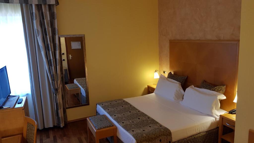 Riviera Hotel photo 1