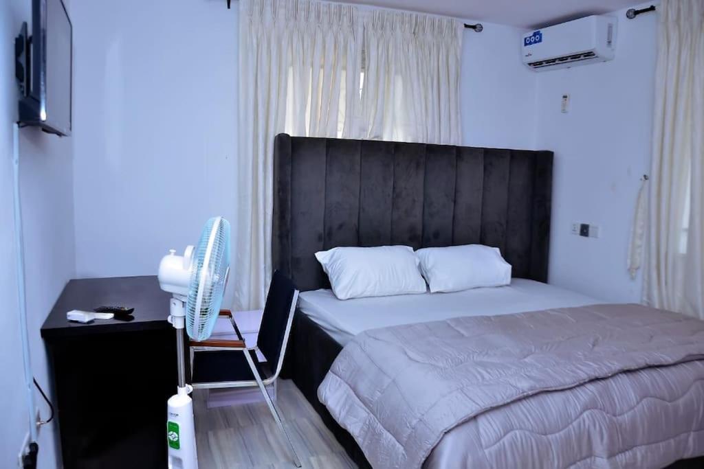 Frankie’s Place: A spacious 4-bedroom home photo 2