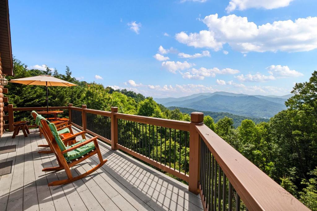 Native Winds Luxury Cabin Rental image