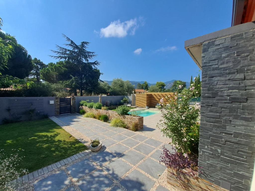 Belle villa avec piscine vue montagne à 10 mn de la mer à Argeles