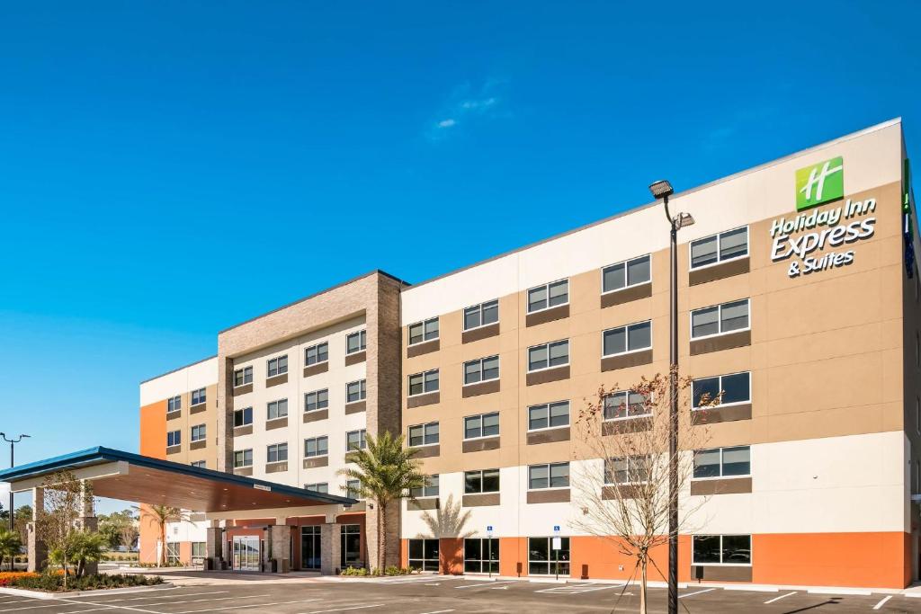 Holiday Inn Express & Suites Jacksonville - Town Center, an IHG Hotel image