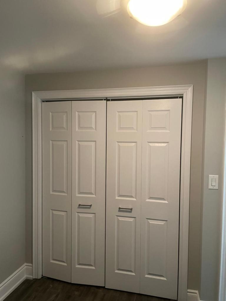 Stunning & cozy freshly renovated 2 bedroom basement unit photo 4
