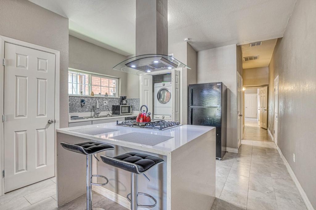 Close to All, Restful Duplex A in Downtown, UTEP, Hospitals image