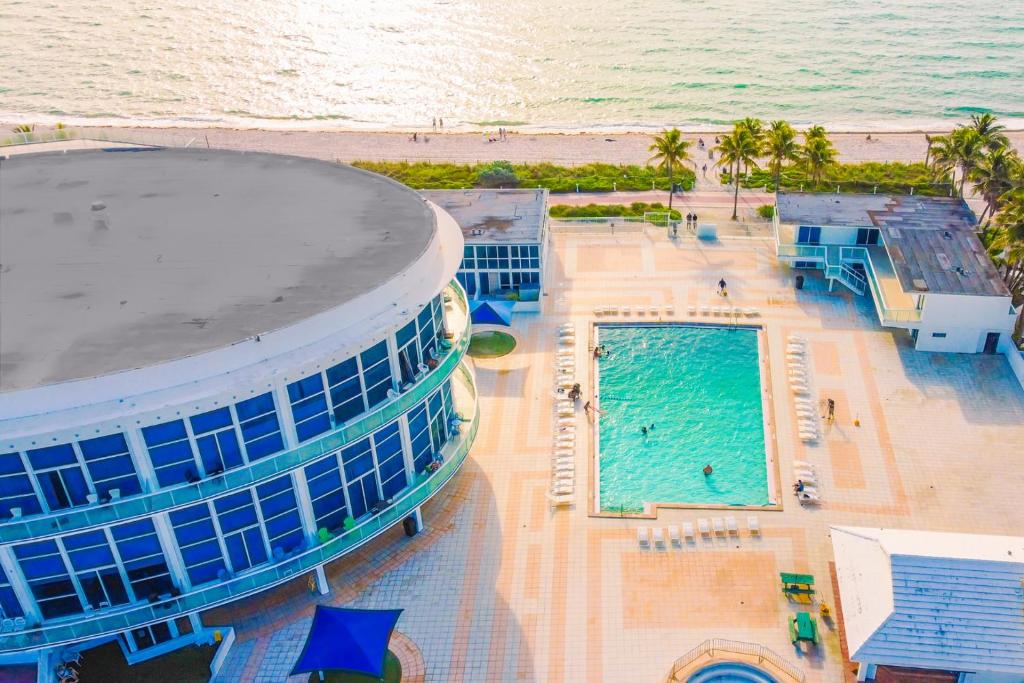 Miami Beach Apartments by MiaRentals image
