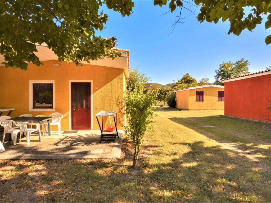 Inviting holiday home in Altidona with solarium photo 1