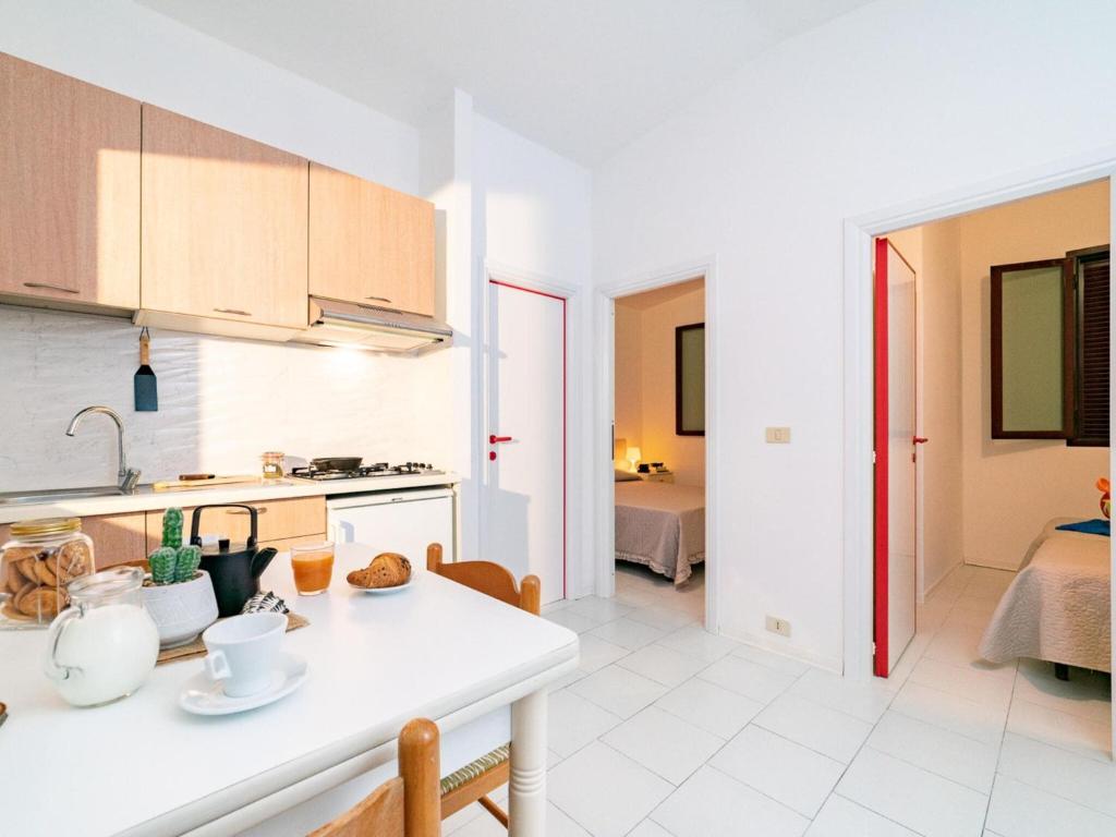 Inviting holiday home in Altidona with solarium photo 2