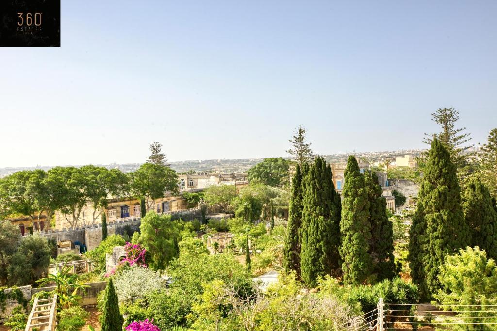 Sunny & beautiful views, Amazing Design & Terrace by 360 Estates photo 3