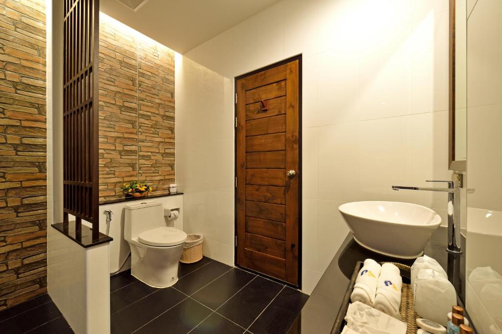 Двухместный (Улучшенный двухместный номер с 1 кроватью), Poonsiri Resort Aonang