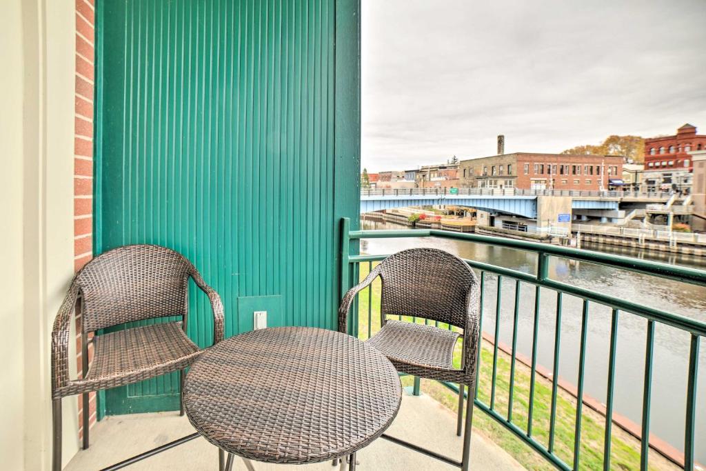 Luxe Manistee Condo with Balcony and River Views! photo 1