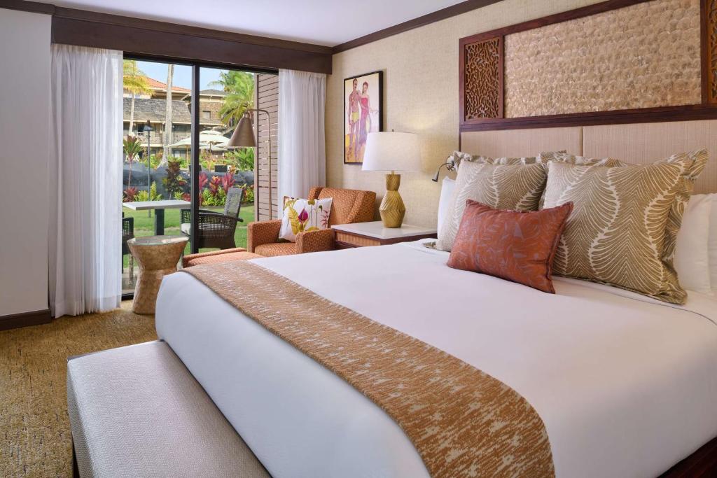 Ko'a Kea Resort on Po'ipu Beach - Tap to explore photos