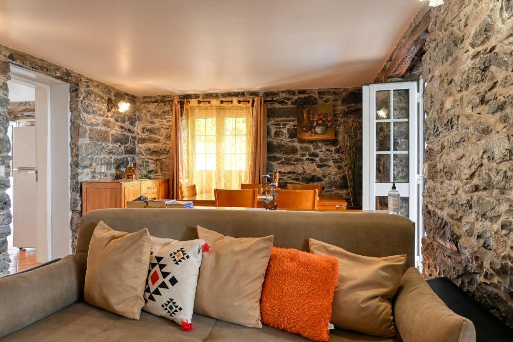 Casa do Pombal, a Home in Madeira photo 3