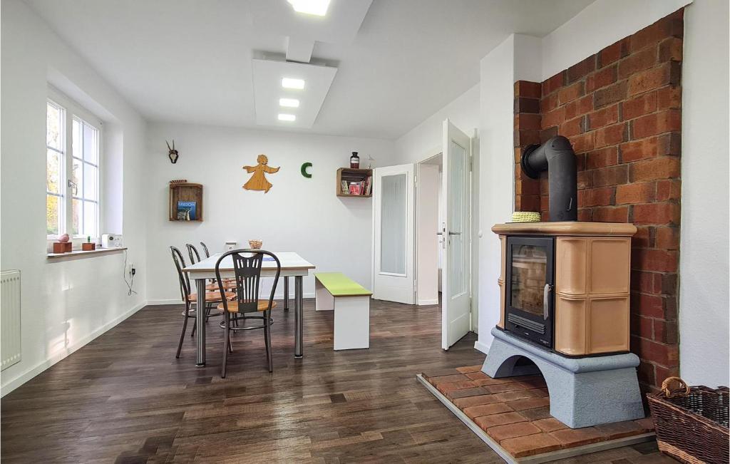 Awesome Home In Karlsburg-lhmannsdorf With 3 Bedrooms And Wifi photo 3