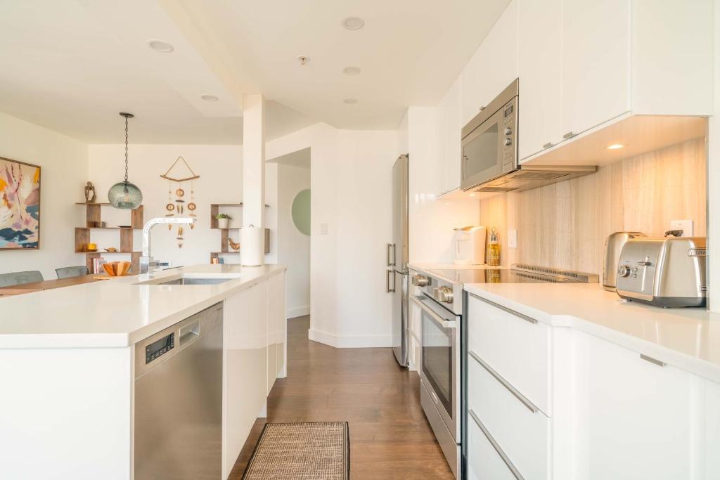 Sunset Beach Walk 2BD+2BA+1PRK Yaletown photo 3