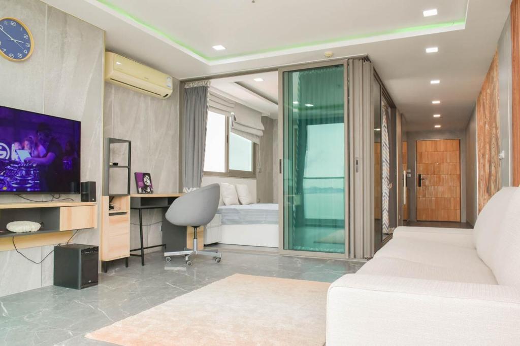 Wongamat Tower Condominium photo 1