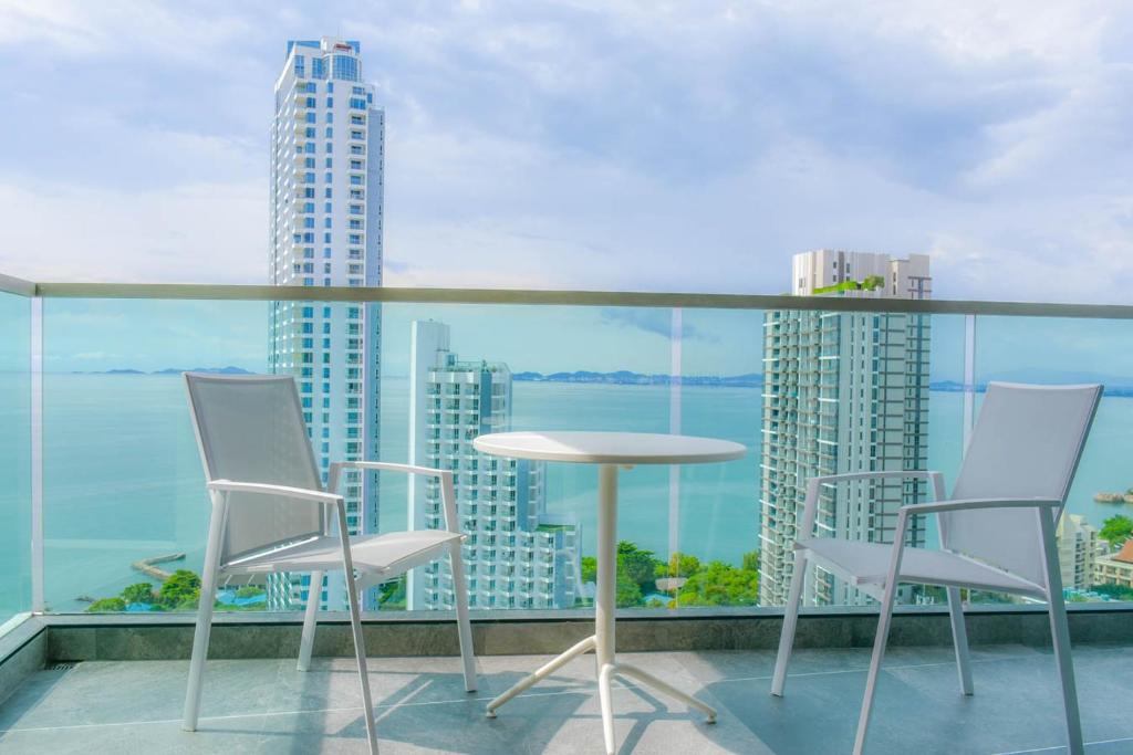 Wongamat Tower Condominium photo 3