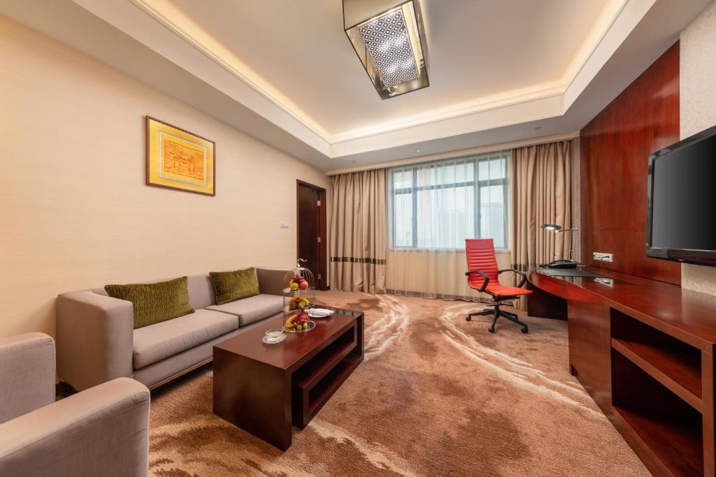 Crowne Plaza FOSHAN Room Type - 1 Bedroom Suite Club FL Lounge Access 1 King Crowne Plaza FOSHAN Room Type - 1 Bedroom Suite Club FL Lounge Access 1 King