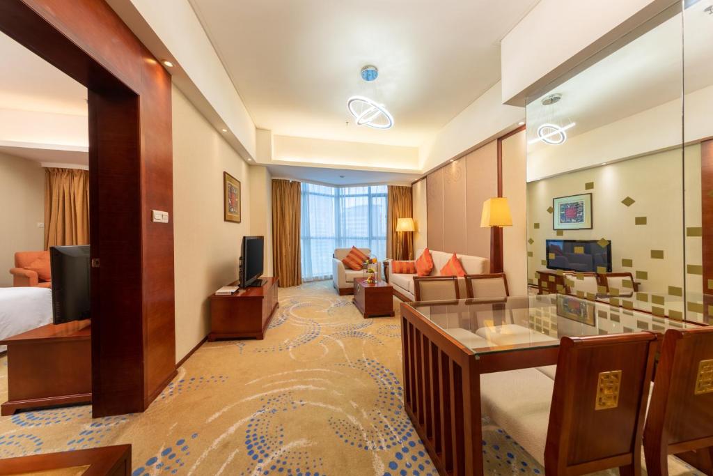 Crowne Plaza FOSHAN  - Tap to explore photos