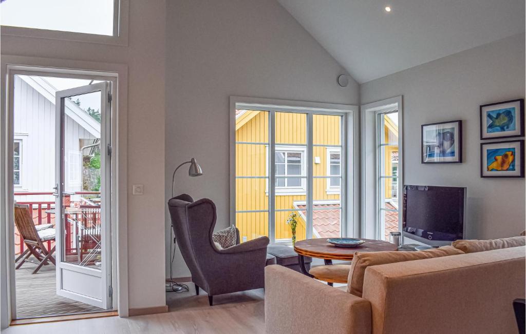 Beautiful Home In Tvedestrand With 3 Bedrooms And Wifi photo 4