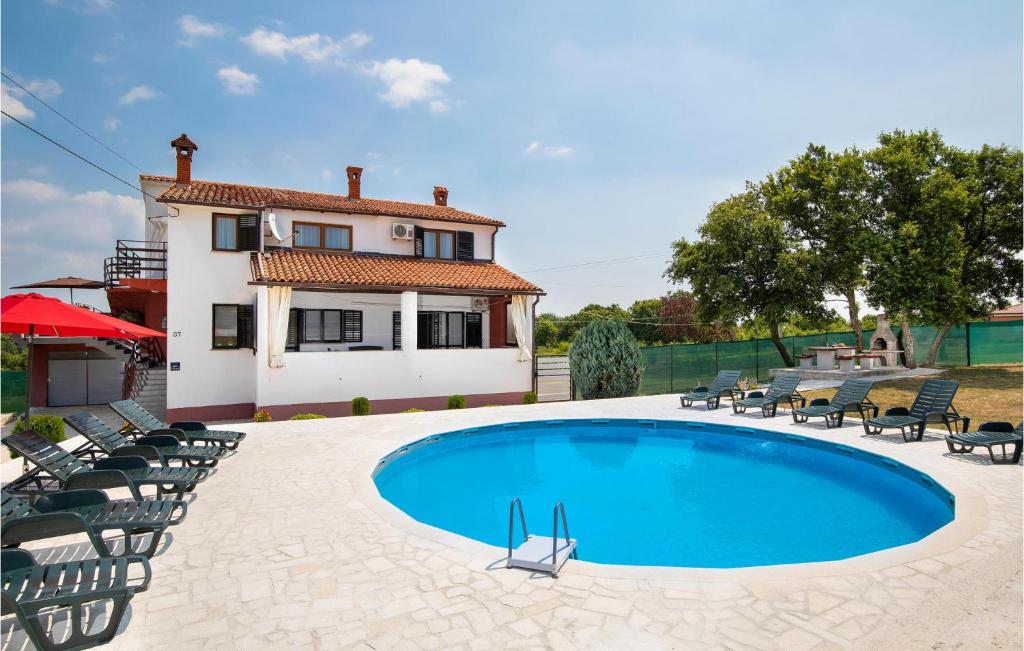 Stunning Apartment In Barban With 3 Bedrooms, Wifi And Outdoor Swimming Pool