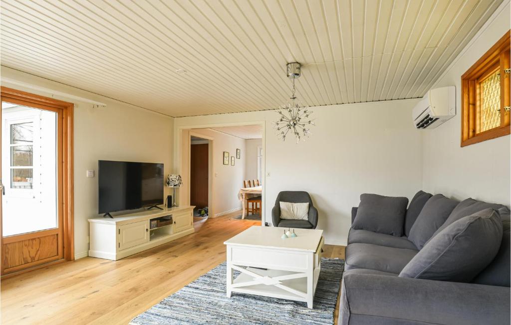 Nice Home In Brastad With 2 Bedrooms And Wifi photo 1