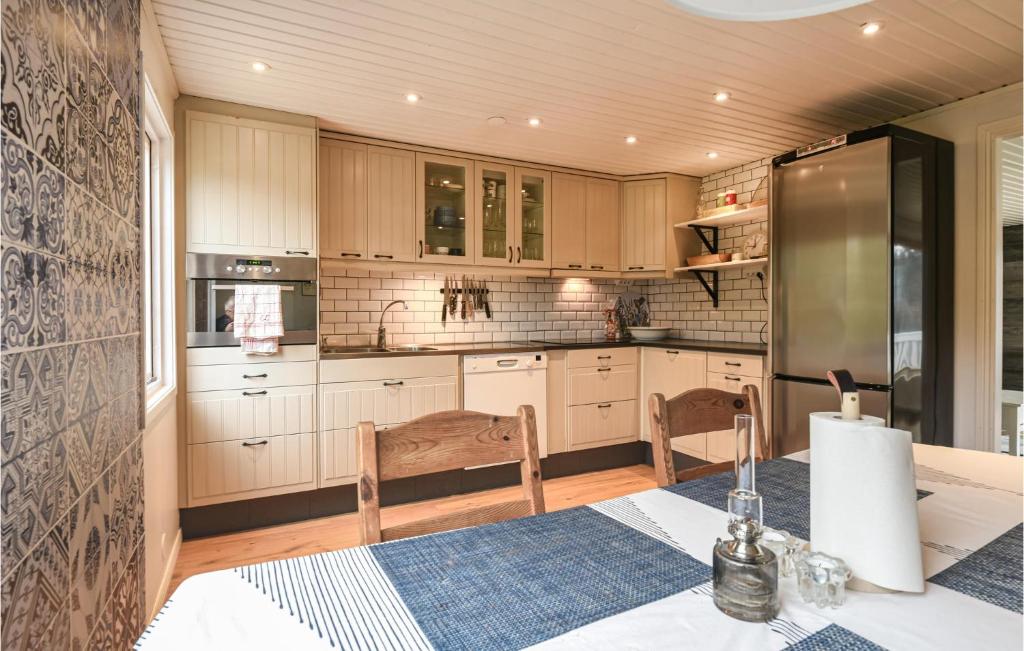 Nice Home In Brastad With 2 Bedrooms And Wifi photo 2