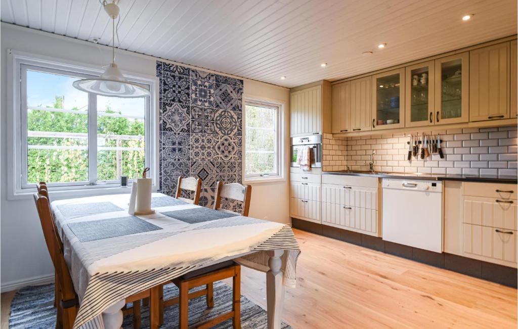 Nice Home In Brastad With 2 Bedrooms And Wifi photo 3