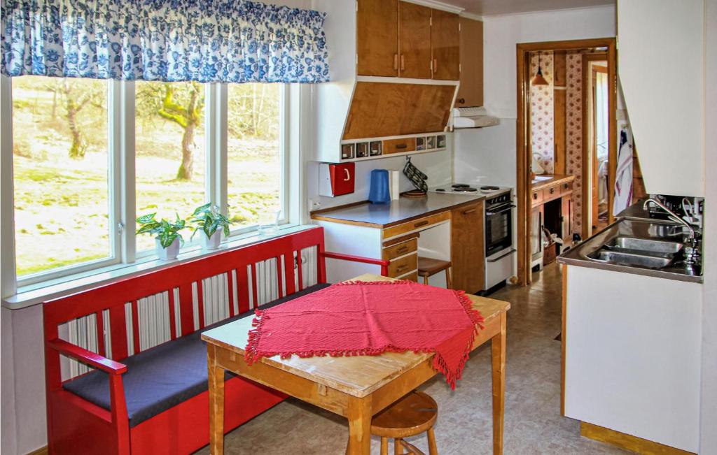 Beautiful Home In Torup With 3 Bedrooms And Wifi photo 4