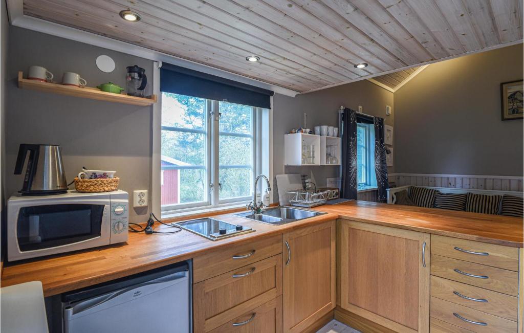 Awesome Home In Brastad With 3 Bedrooms photo 4