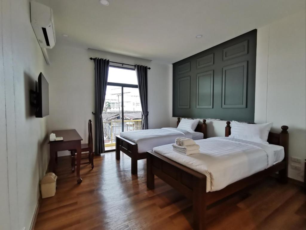 โรงแรมรชาโขง Racha Khong Hotel Room Type - Twin Room with Balcony