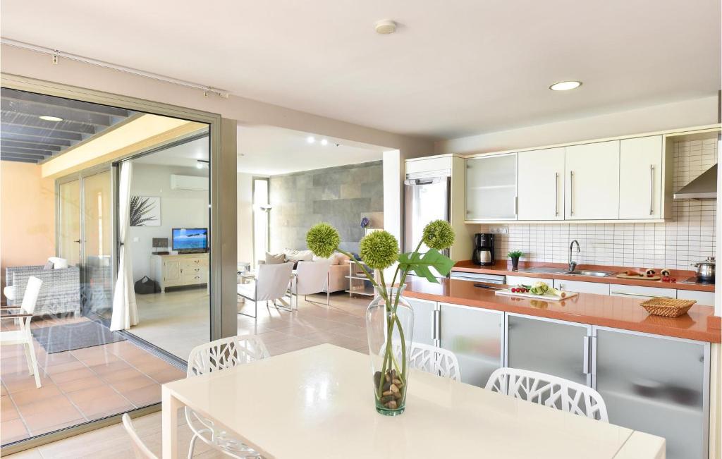 Awesome Home In San Bartolome De Tiraj With 3 Bedrooms, Wifi And Outdoor Swimming Pool photo 4