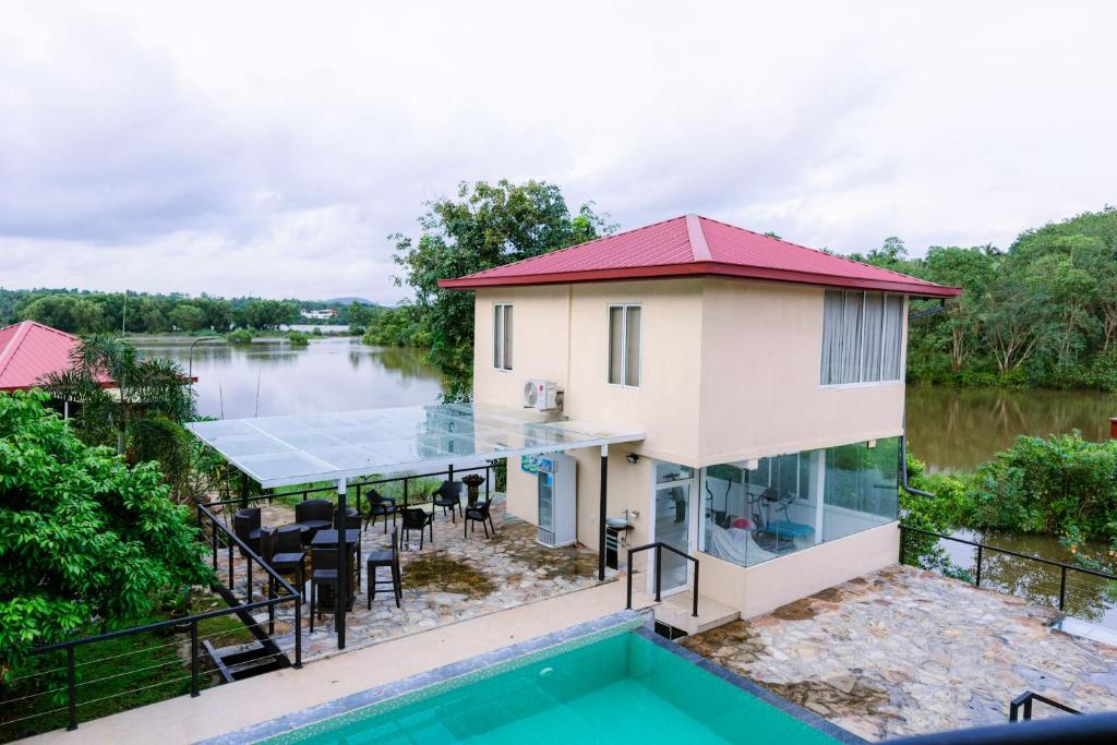 Savenndra Resorts