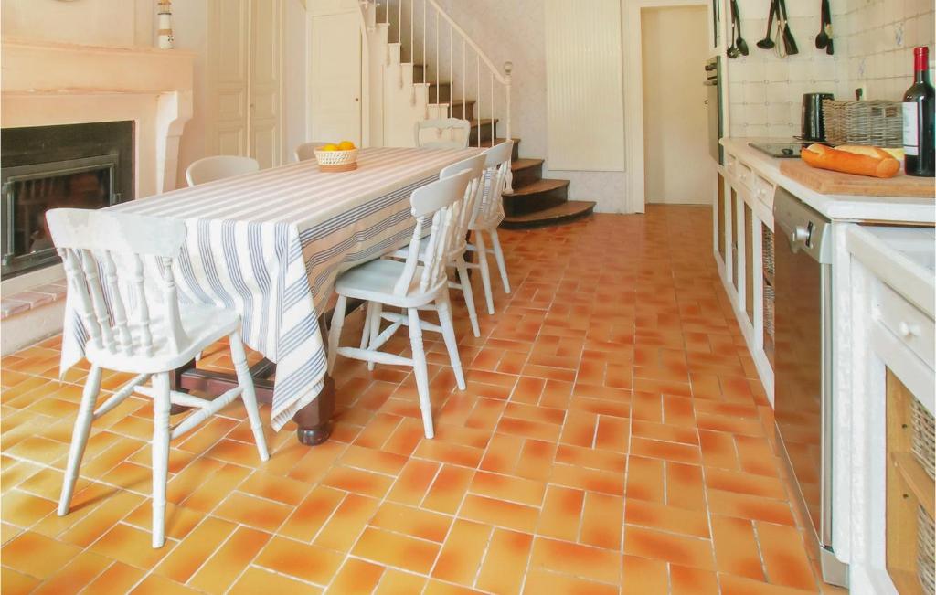 Stunning Home In Champmillon With 4 Bedrooms, Wifi And Outdoor Swimming Pool photo 4