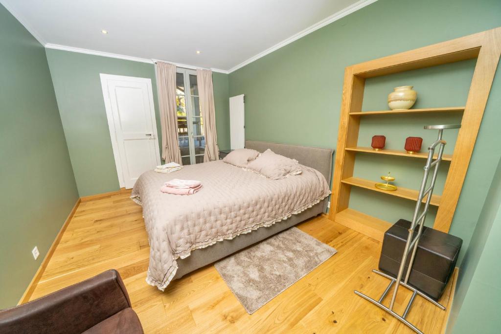Luxury 3 bedroom apartment - old town of Sion photo 2