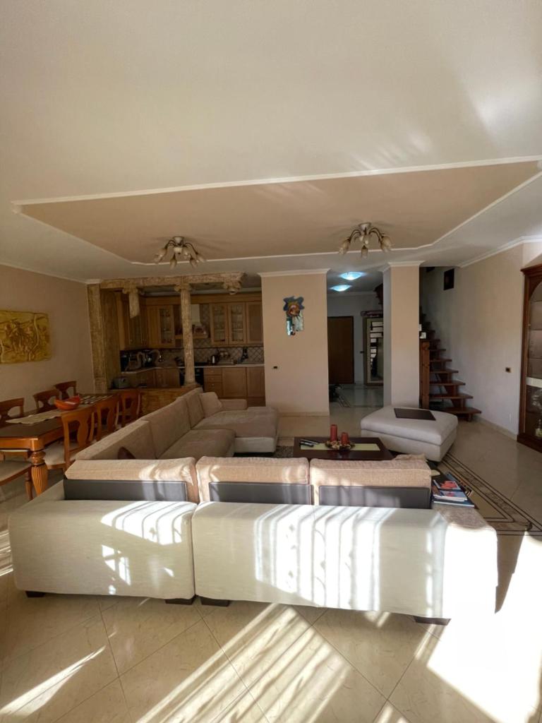 Luxury Center apartment photo 2