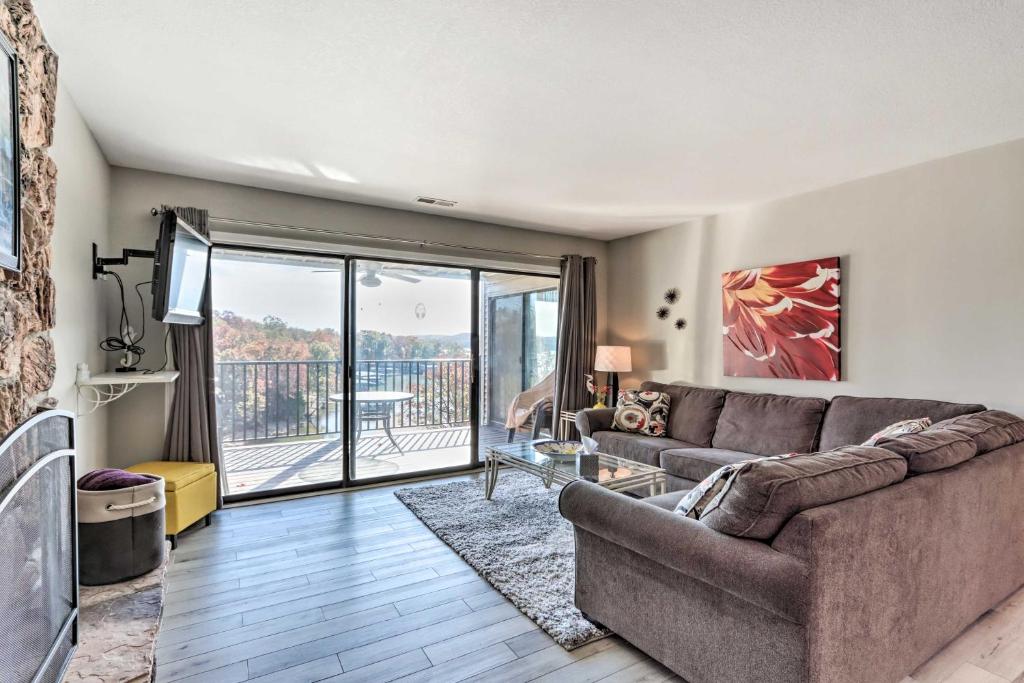 Bright Lake Ozark Condo with Fireplace and Grill! photo 3