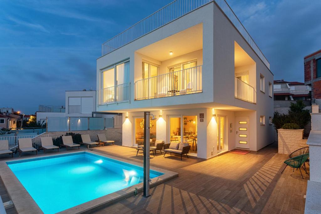 Luxury Villa Emily