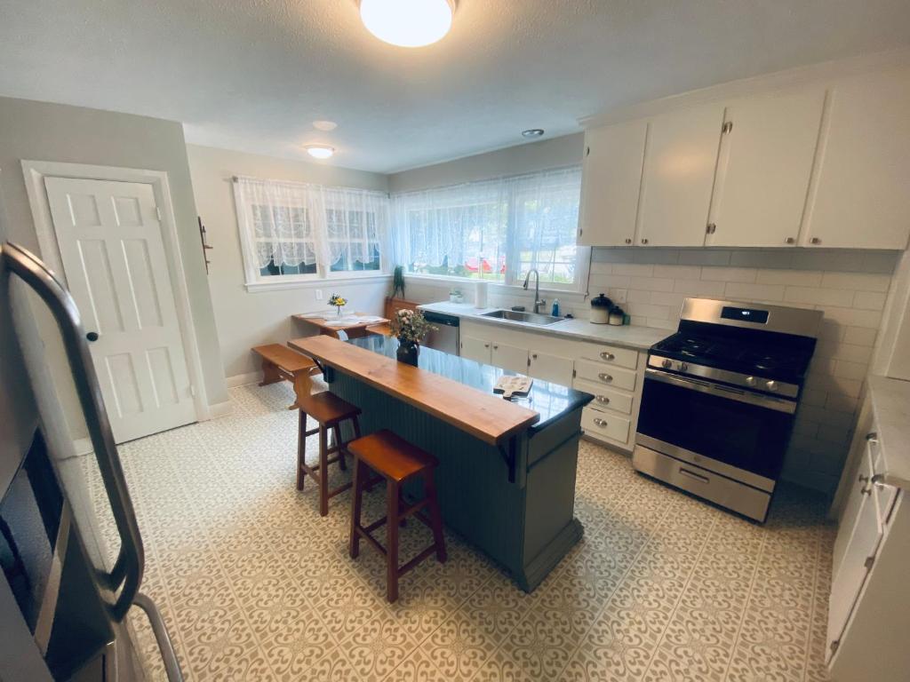 The Haven House - Convenient to All - Suite III photo 4