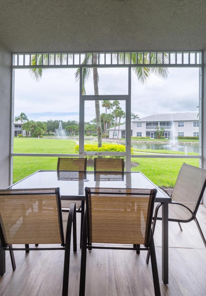 Free golf! Stay, Play, Work from luxury villa in Lely golf resort photo 1