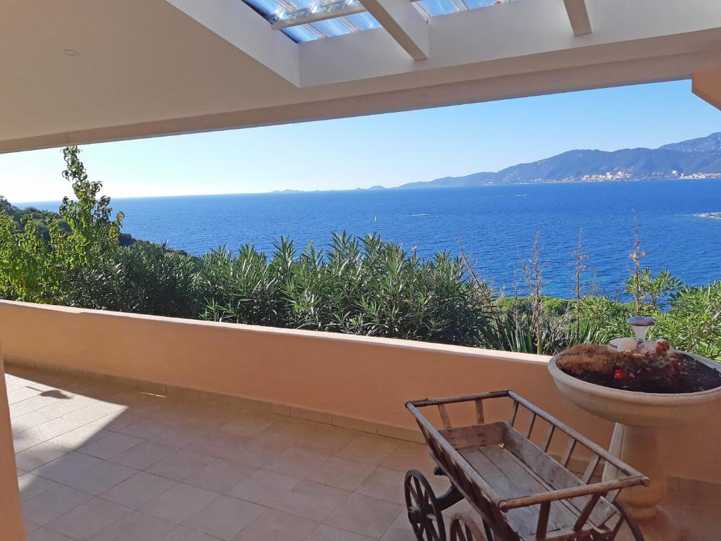 Les Terrasses du Pano - 76 m2 au calme - Jardin - Barbecue - Transats - Pleine vue mer - Wifi Fibre photo 2
