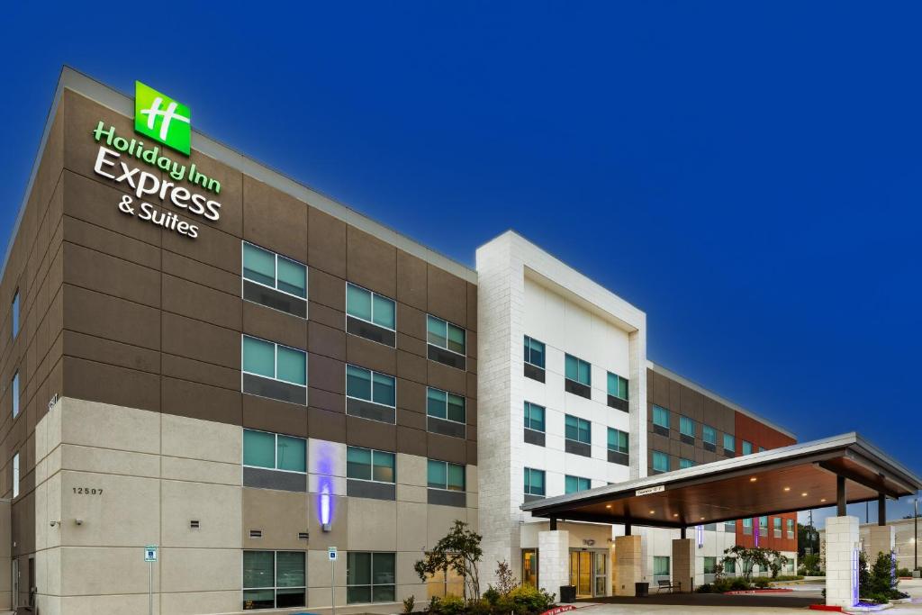 Holiday Inn Express & Suites Stafford NW - Sugar Land, an IHG Hotel image
