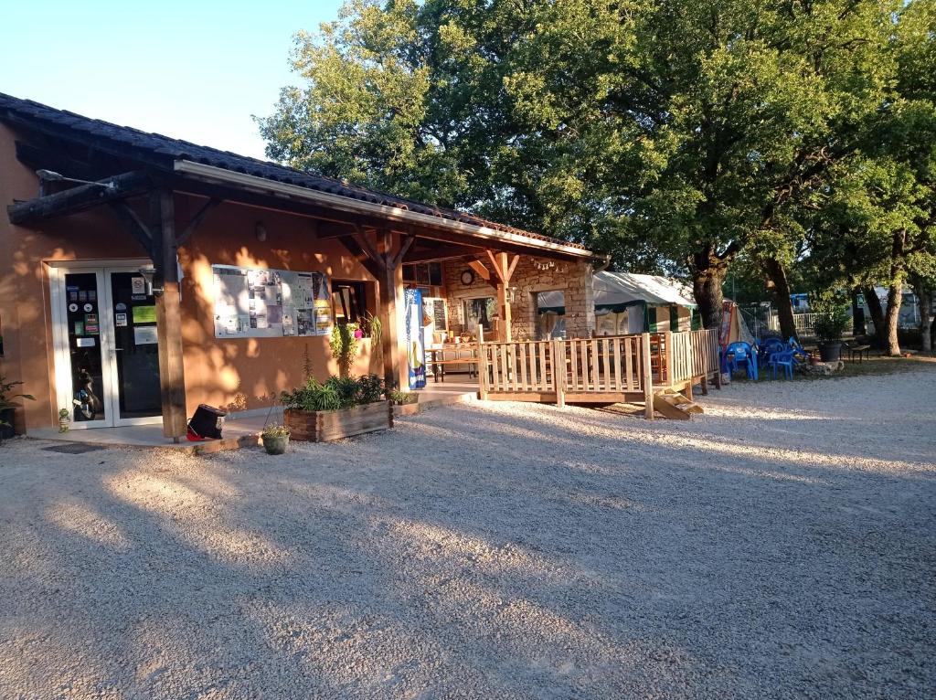 CAMPING LE BEL AIR mobil home LE PALMIER 4 personnes photo 4