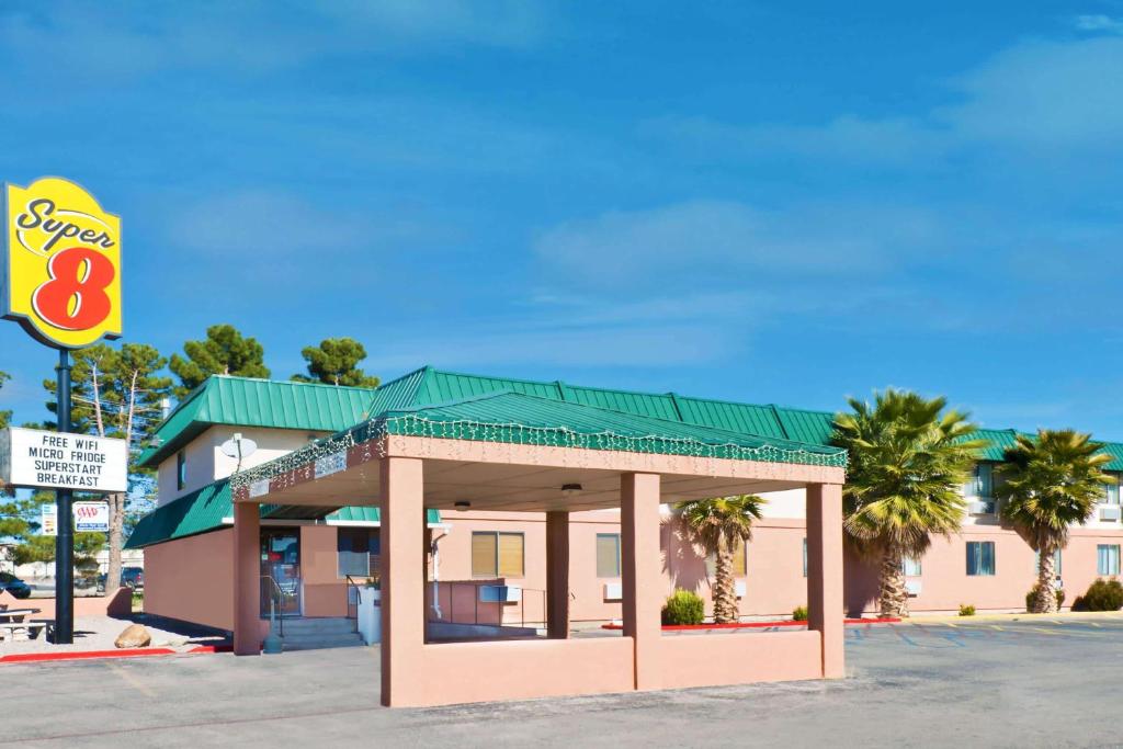 Super 8 by Wyndham Alamogordo photo 1