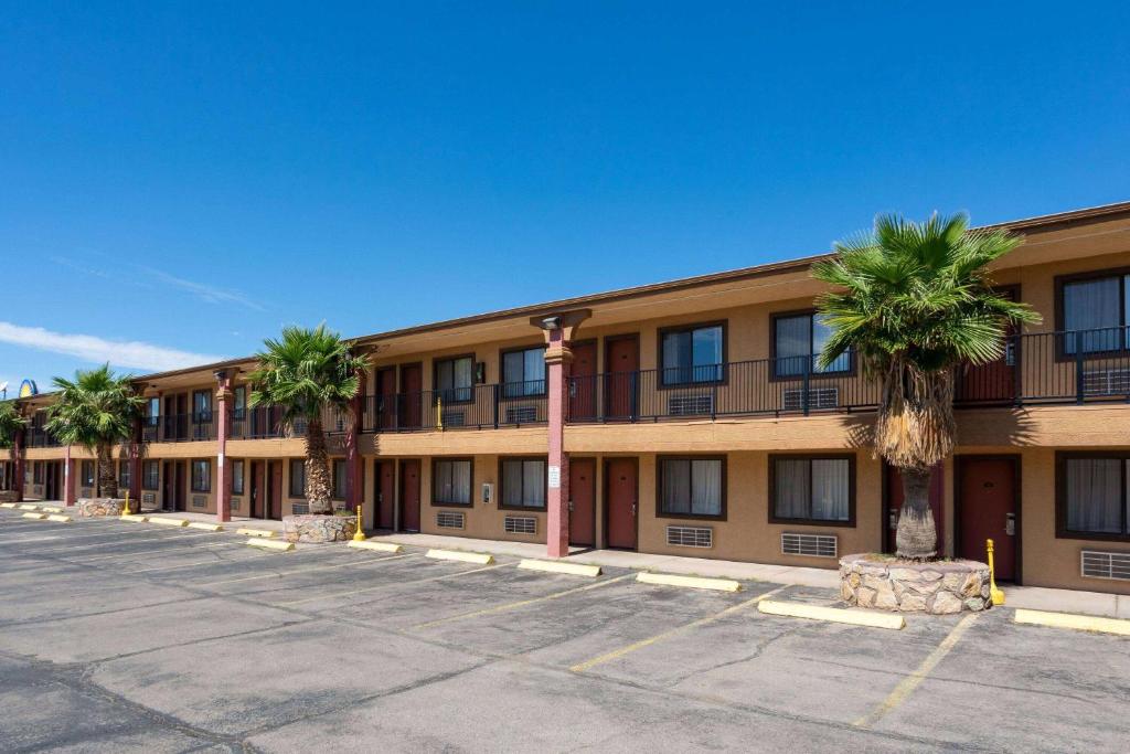 Days Inn by Wyndham Alamogordo photo 1
