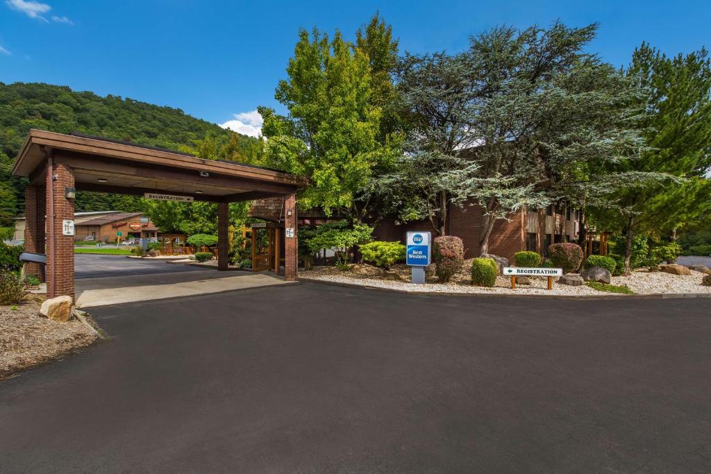 Best Western Braddock Inn image
