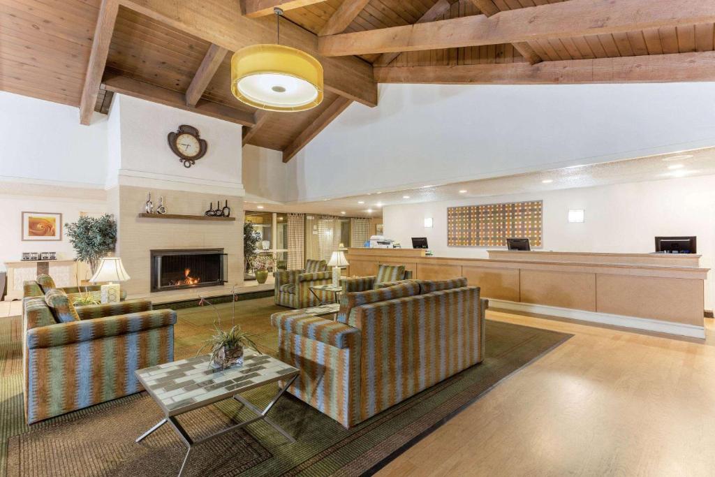 La Quinta by Wyndham Redding photo 4