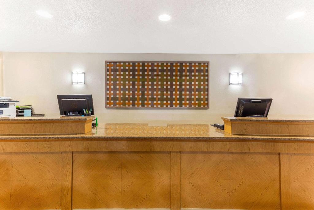 La Quinta by Wyndham Redding photo 3