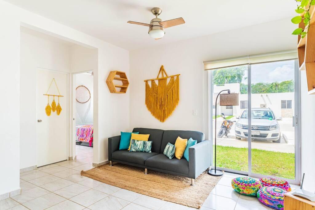 Lovely COZY Apt w/pool 2 Bedrooms. Great location! photo 3