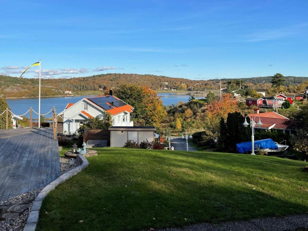 Holiday home HÅLTA photo 1