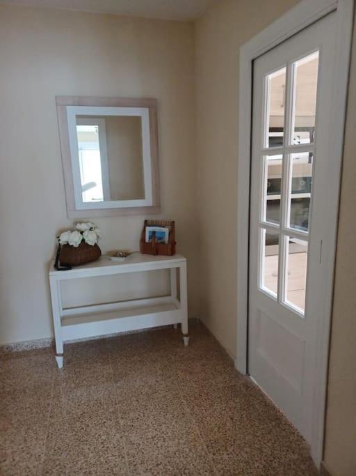 Sunny, spacious 3 bedroom apartment with seaview photo 3