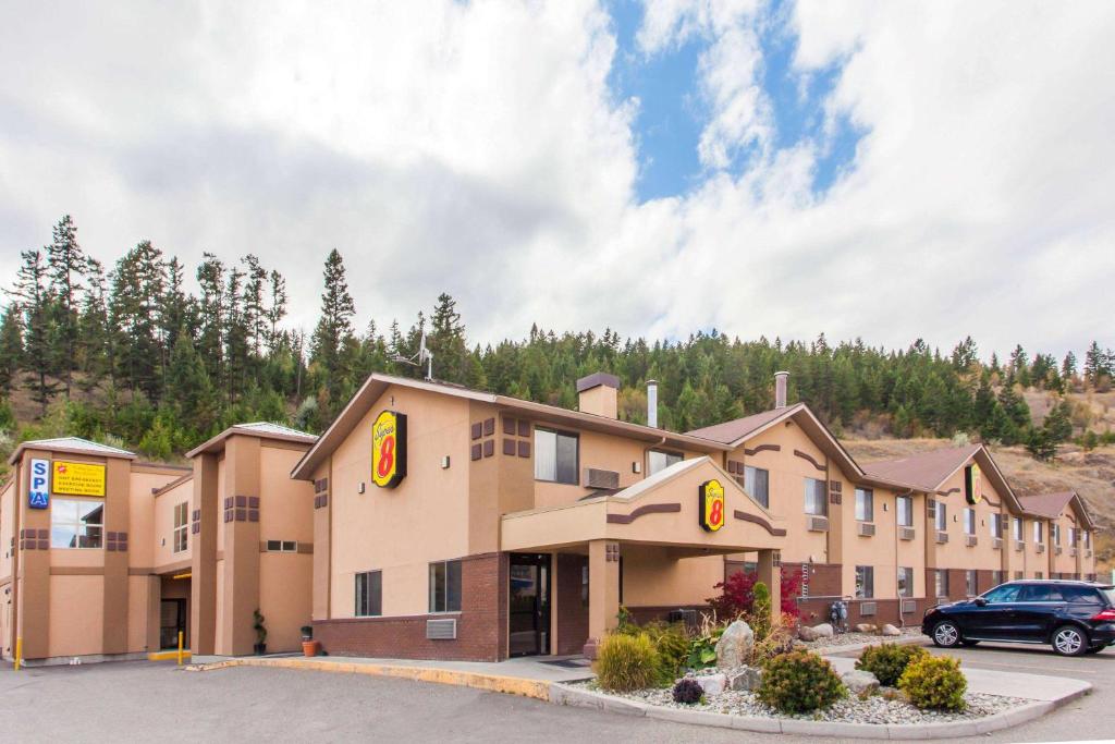 Super 8 by Wyndham Kamloops On The Hill photo 1
